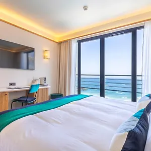 https://le-cafe-de-paris.biarritzhotels.info